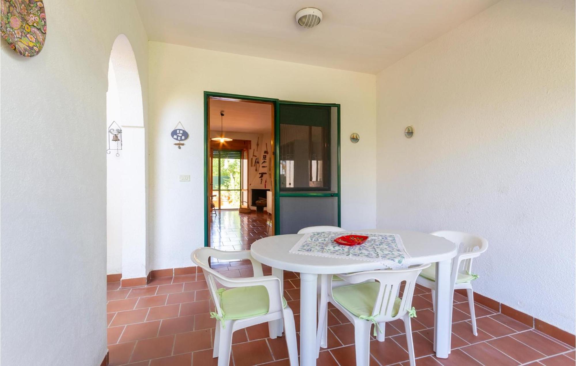 Awesome Home In Manduria With Kitchen Luaran gambar