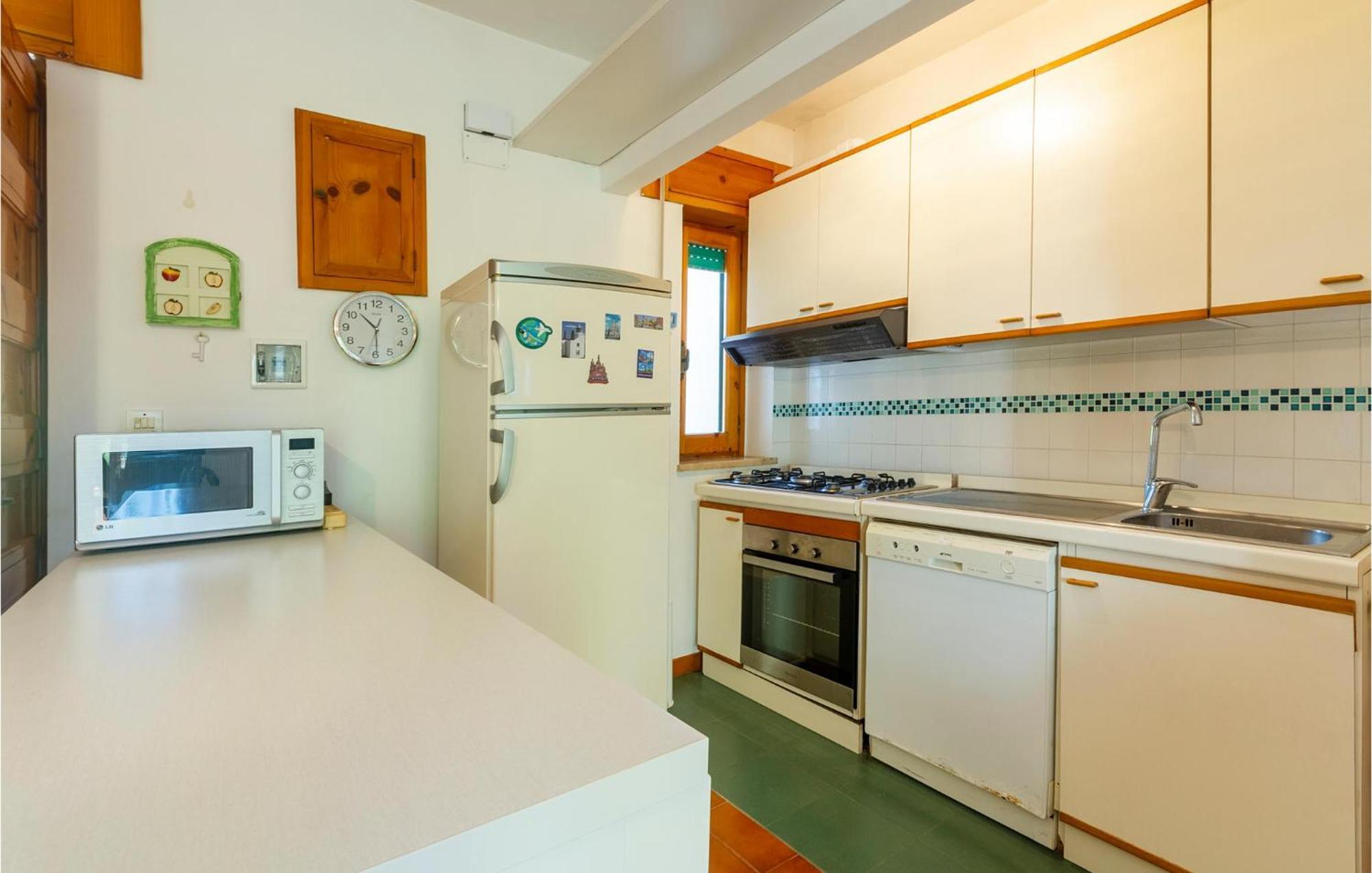 Awesome Home In Manduria With Kitchen Bilik gambar