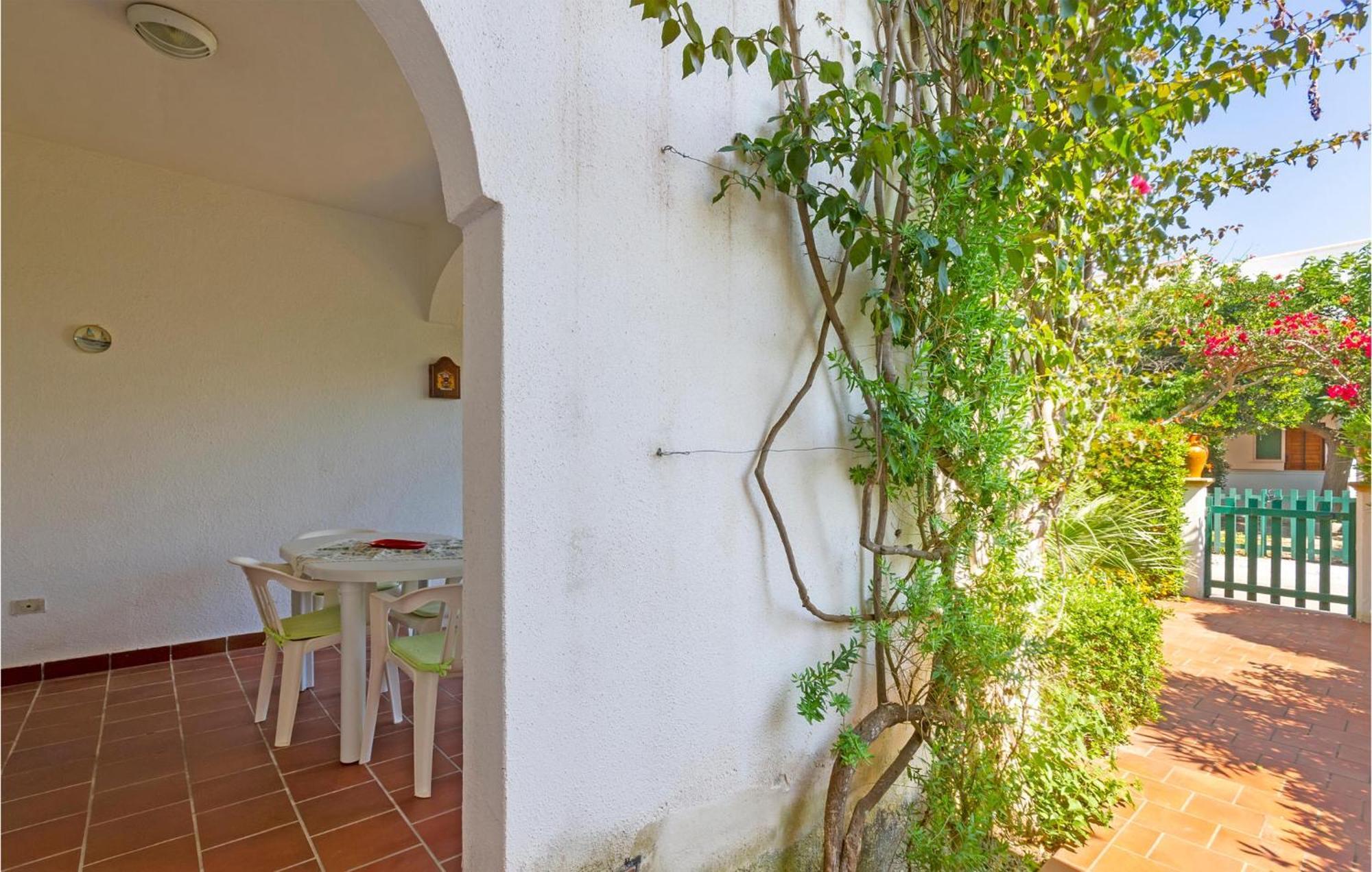 Awesome Home In Manduria With Kitchen Luaran gambar
