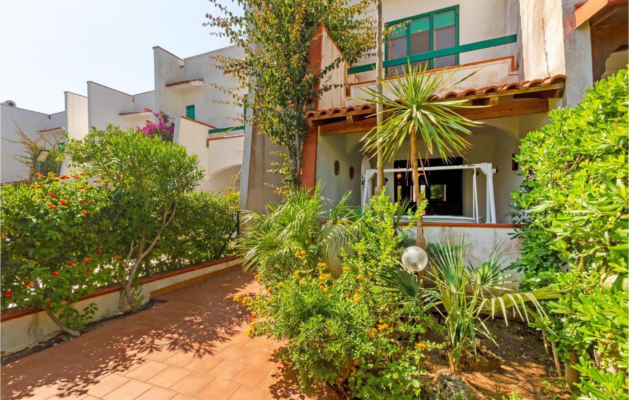 Awesome Home In Manduria With Kitchen Luaran gambar